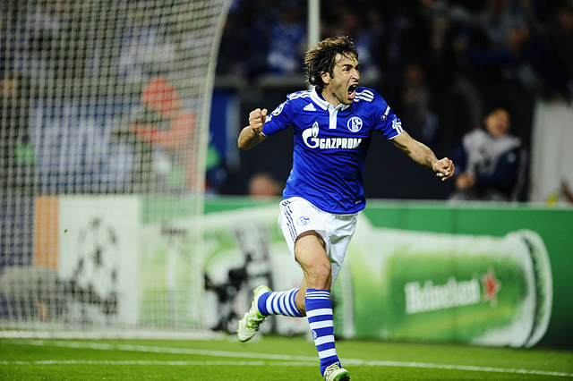 Schalke 04 VS Manchester United, Raúl vuelve a una semifinal de la Champions League